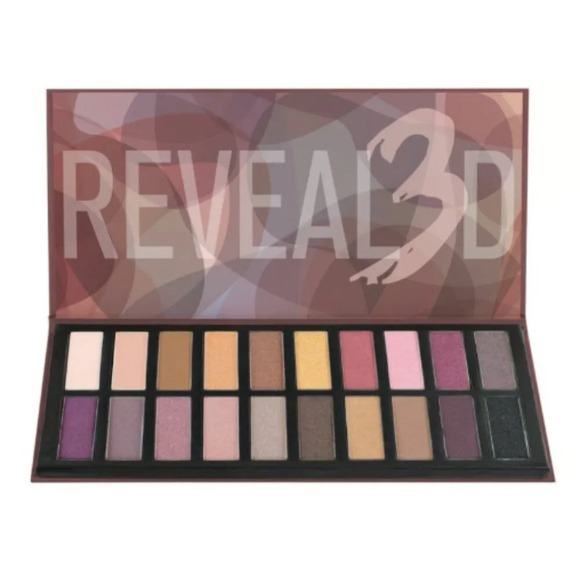 BNIB-  Coastal Scents Revealed 3 Eyeshadow Palette - Picture 1 of 6